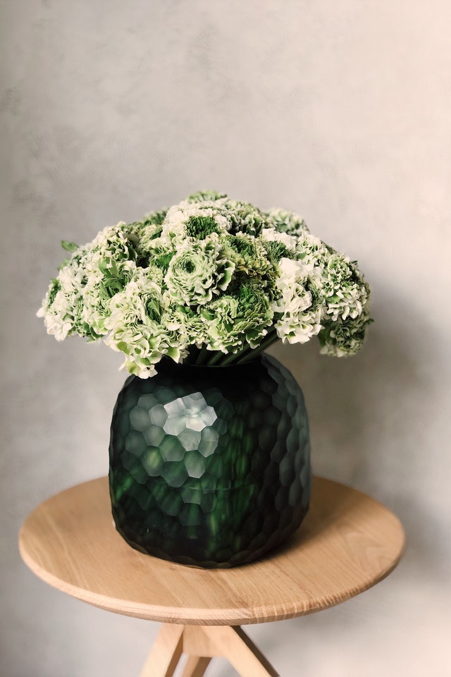 Cream and green daisies corporate flower arrangement